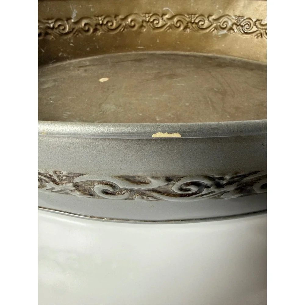 N/A oval metal
